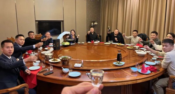 从品牌历史和文化底蕴来看，汉董酒厂无疑具有得天独厚的优势