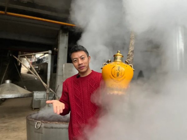 一坛从我到我们的故事的酒